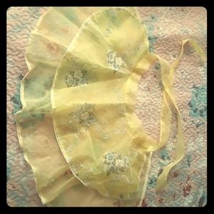 3 vintage aprons lot